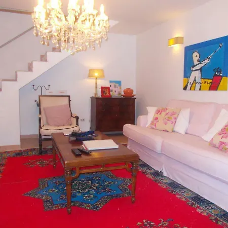 Italian Holiday Home: Casa Del Porticato 펜션